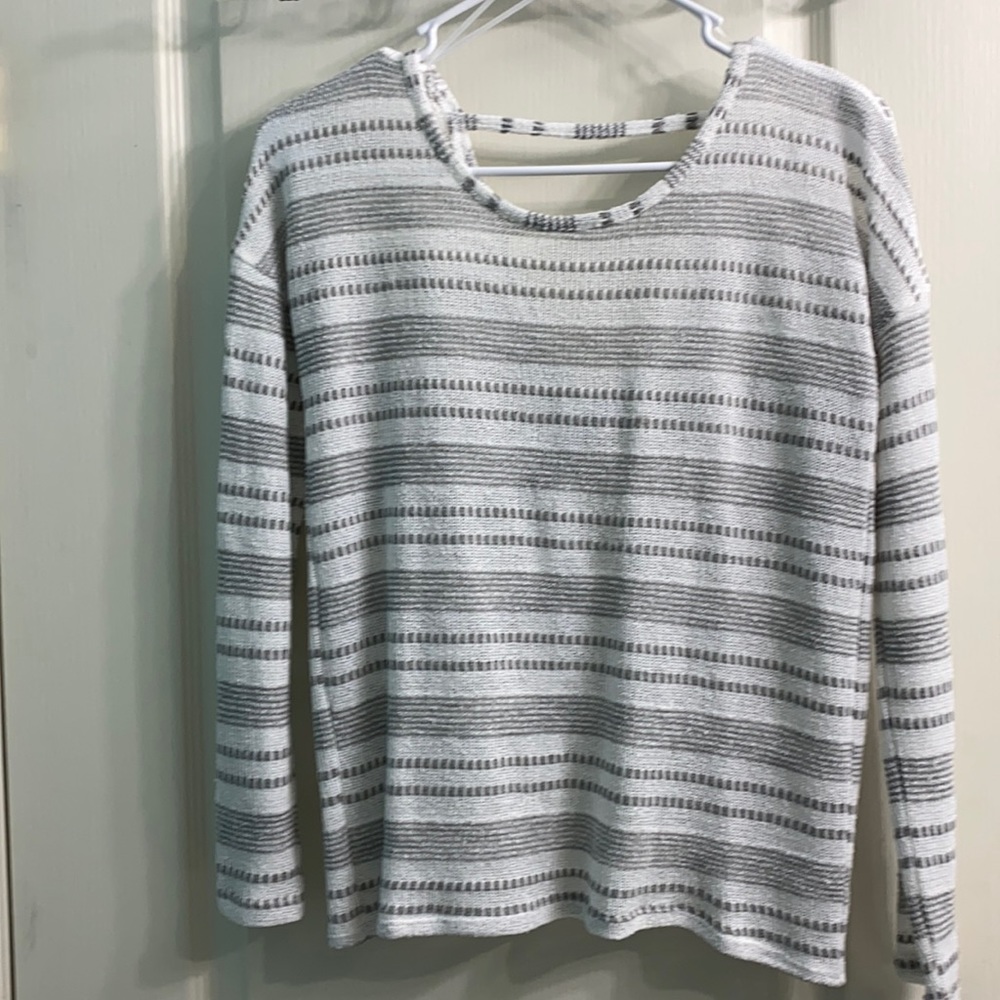 Gray and white long sleeve sweater, open back